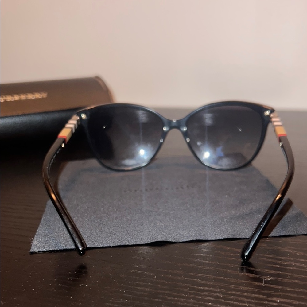 Burberry Black Sunglasses - Picture 5 of 12